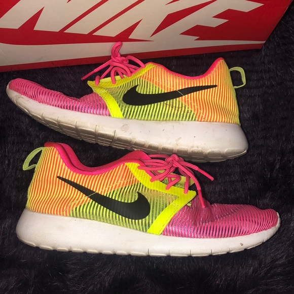 ✨Nike Roshe One - Picture 8 of 9